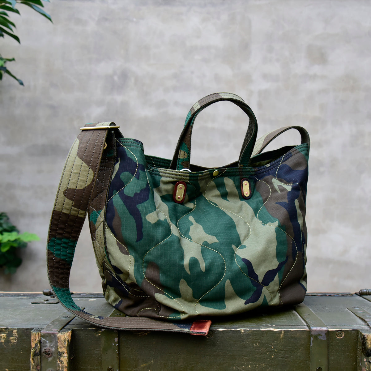 Tote Bag COLOR/STYLE： Camo Future Bag - Green Camo Enjoy over $100 OFF this week