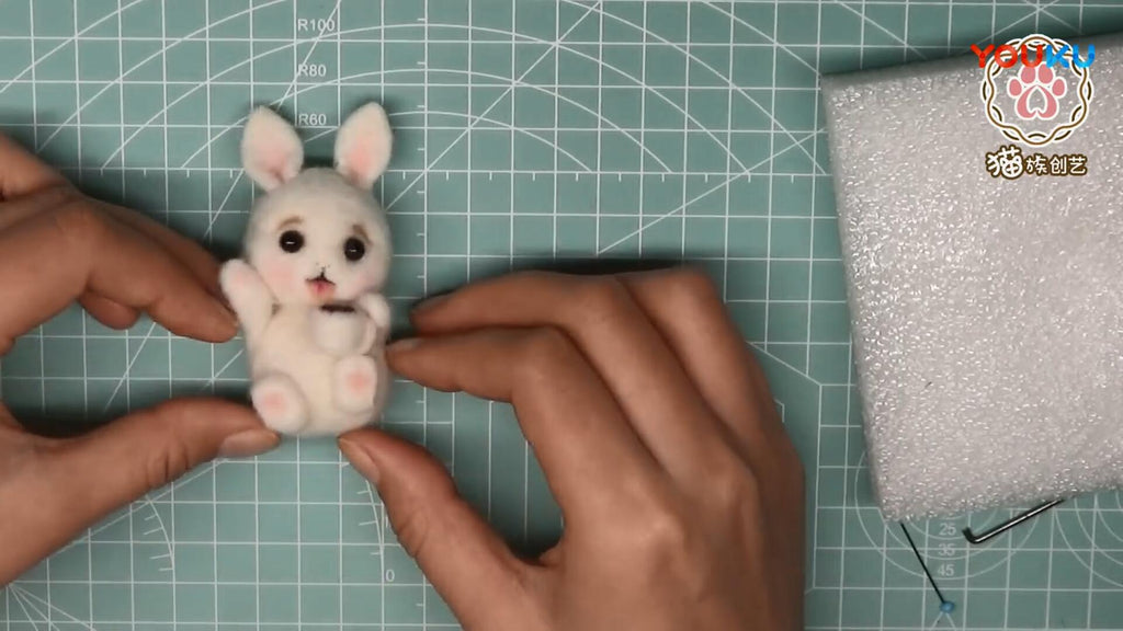 How to Make A Cute Needle Felted Bunny | Needle Felting Tutorial For Beginners  | Needle Felting ASMR | Needle Felting Animals Tutorial