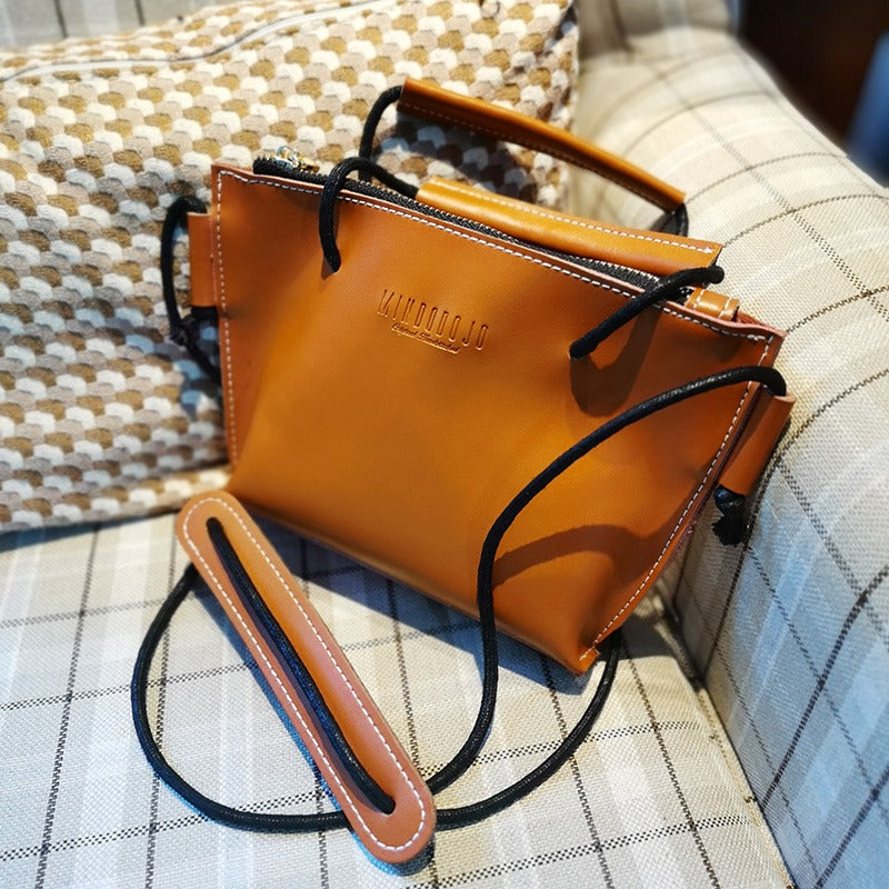 Feeling cute with my handbag.💕 On feature: Cyrine handbag See